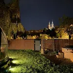Unique Escape Glamping In The Heart Of With Hot Tub And Vysehrad Castle View * プラハ