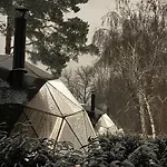 Unique Escape Glamping In The Heart Of With Hot Tub And Vysehrad Castle View ラグジュアリーテント