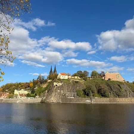 Luxury tent Unique Escape Glamping In The Heart Of With Hot Tub And Vysehrad Castle View *
