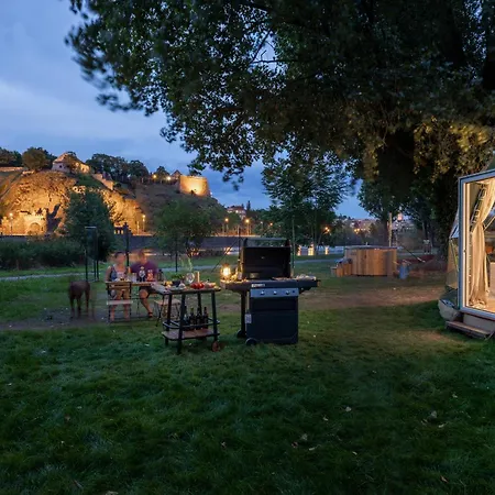 ラグジュアリーテント Unique Escape Glamping In The Heart Of With Hot Tub And Vysehrad Castle View プラハ