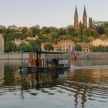 Unique Glamping Prague With Private Hot Tub ラグジュアリーテント プラハ