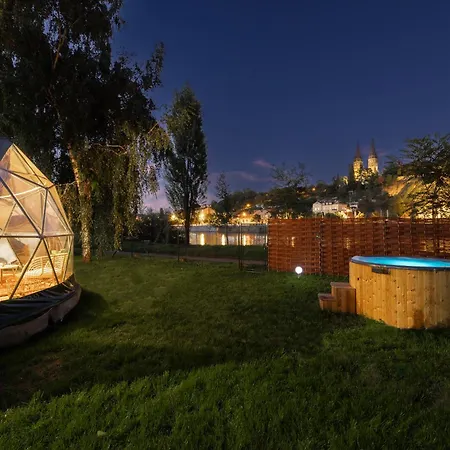Unique Glamping Prague With Private Hot Tub ラグジュアリーテント プラハ