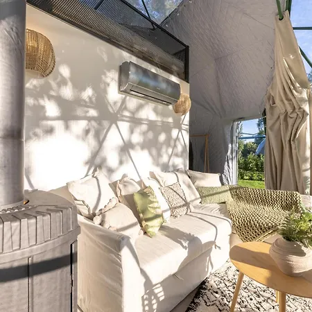 Unique Glamping Prague With Private Hot Tub ラグジュアリーテント プラハ