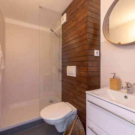 Unique Escape Glamping In The Heart Of With Hot Tub And Vysehrad Castle View