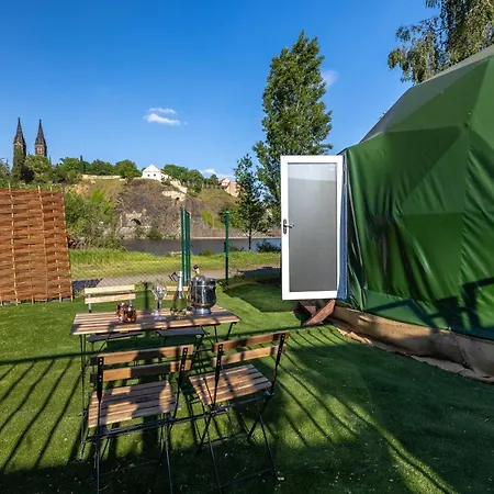 Unique Glamping Prague With Private Hot Tub ラグジュアリーテント プラハ