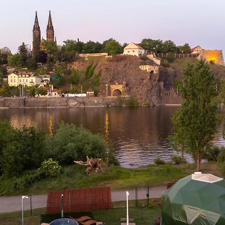 Unique Glamping Prague With Private Hot Tub ラグジュアリーテント