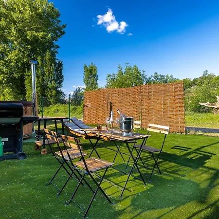 Unique Glamping Prague With Private Hot Tub * プラハ
