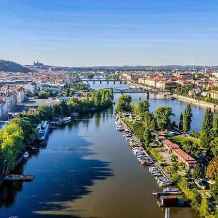 Unique Glamping Prague With Private Hot Tub ラグジュアリーテント プラハ