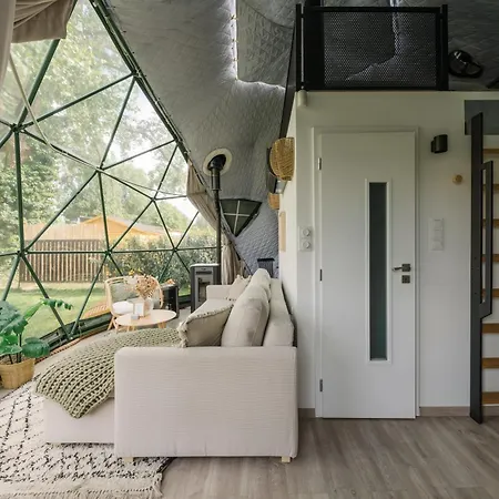 Unique Glamping Prague With Private Hot Tub ラグジュアリーテント