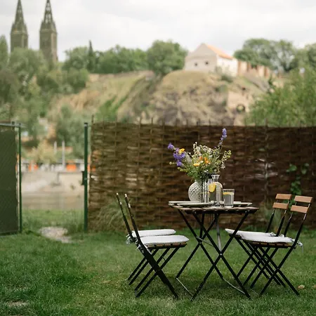 Unique Glamping Prague With Private Hot Tub * プラハ