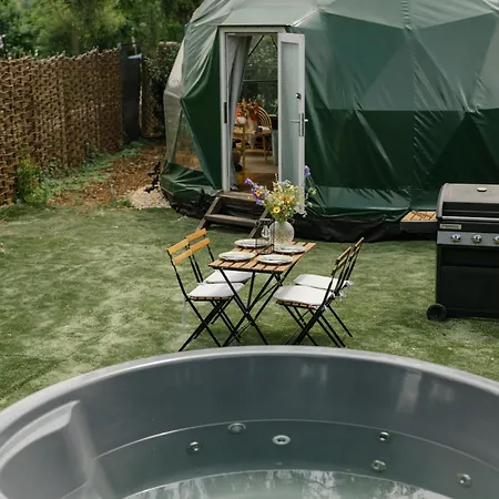 ラグジュアリーテント Unique Glamping Prague With Private Hot Tub プラハ