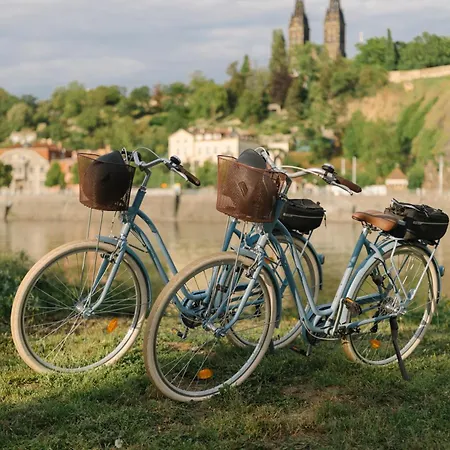 Unique Glamping Prague With Private Hot Tub * プラハ