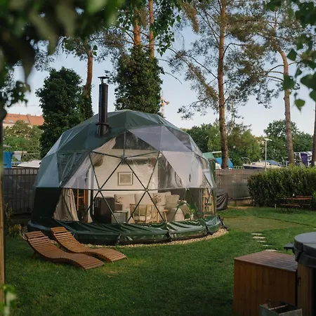 Unique Glamping Prague With Private Hot Tub ラグジュアリーテント