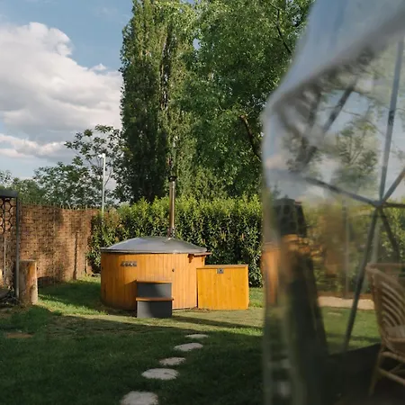 Unique Glamping Prague With Private Hot Tub * プラハ