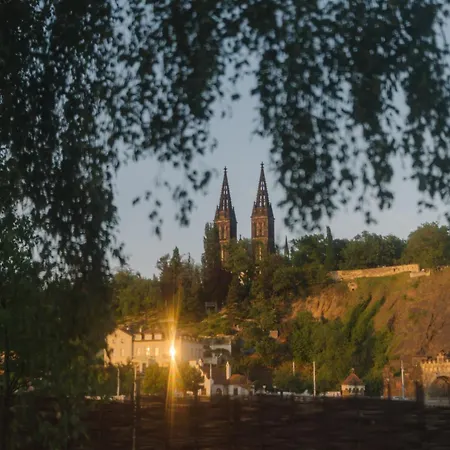 Unique Glamping Prague With Private Hot Tub ラグジュアリーテント