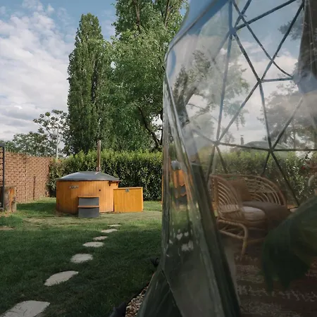 Unique Glamping Prague With Private Hot Tub * プラハ
