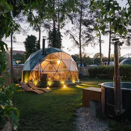 Unique Glamping Prague With Private Hot Tub * プラハ